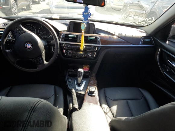 2016 BMW 3 Series 320i xDrive z VIN WBA8E5G51GNU20198, wystawiony jako Copart lot #74358924 z przebiegiem Nie podano mil oraz Nie do naprawy • Non repairable. Historia ofert i sprzedaży dostępna na DreamBid. Obrazek 8.