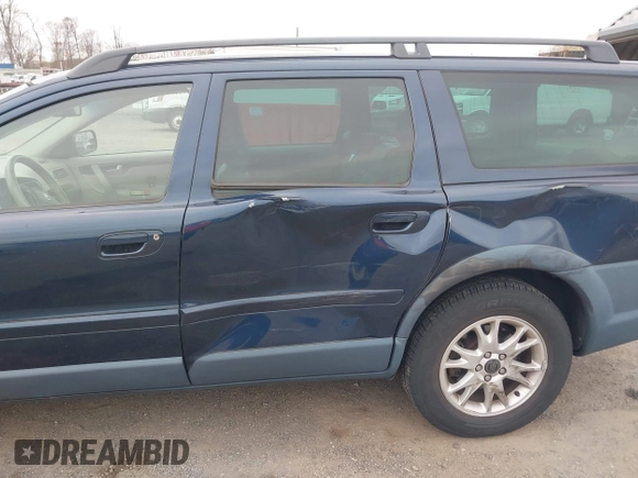 2004 Volvo V70 XC Cross Country with VIN YV1SZ59H541140690, listed as a IAAI auction lot 42060998 with 133,154 mi miles and . Bid and sale history available at DreamBid. Image 6.
