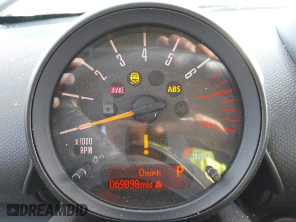 2015 MINI Countryman with VIN WMWZB3C56FWR43359, listed as a IAAI auction lot 40720320 with 69,898 mi miles and . Bid and sale history available at DreamBid. Image 7.