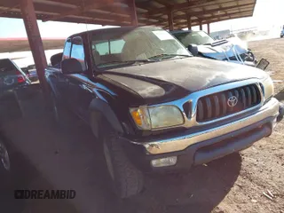 2001 Toyota Tacoma z VIN 5TEWN72N51Z877128, wystawiony jako IAAI lot #41764502 z przebiegiem 215 882 mil mil oraz . Historia ofert i sprzedaży dostępna na DreamBid. Obrazek 1.