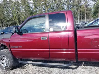 2000 Dodge 1500 z VIN 3B7HF13Z9YG138645, wystawiony jako IAAI lot #42298492 z przebiegiem 138 898 mil mil oraz . Historia ofert i sprzedaży dostępna na DreamBid. Obrazek 14.