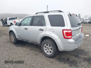 2008 Ford Escape XLT z VIN 1FMCU93108KB75838, wystawiony jako IAAI lot #41040911 z przebiegiem 205 049 mil mil oraz . Historia ofert i sprzedaży dostępna na DreamBid. Obrazek 3.
