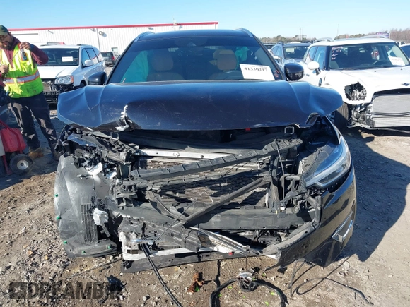 2018 Volvo XC60 Inscription with VIN YV4A22RL2J1081874, listed as a IAAI auction lot 41330217 with 100,611 mi miles. Bid and sale history available at carsss.com. Image 12.