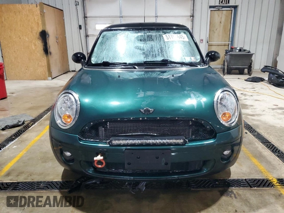2008 MINI Hardtop with VIN WMWMF33558TT66729, listed as a Copart auction lot 51153645 with 127,357 mi miles and Salvage Title. Bid and sale history available at DreamBid. Image 5.