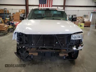 2005 GMC Sierra Denali z VIN 2GTEK63N651146747, wystawiony jako Copart lot #84715894 z przebiegiem 262 492 mil mil oraz Szkody całkowita. Historia ofert i sprzedaży dostępna na DreamBid. Obrazek 5.