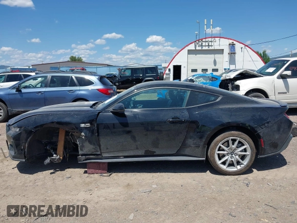 2024 Ford Mustang GT z VIN 1FA6P8CFXR5422836, wystawiony jako IAAI lot #42485136 z przebiegiem 8 437 mil mil oraz . Historia ofert i sprzedaży dostępna na DreamBid. Obrazek 15.