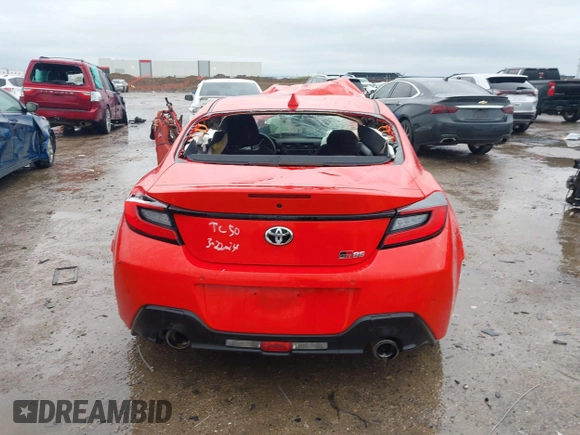 2022 Toyota 86 z VIN JF1ZNBC11N8755312, wystawiony jako IAAI lot #41945804 z przebiegiem 24 794 mil mil oraz . Historia ofert i sprzedaży dostępna na DreamBid. Obrazek 16.