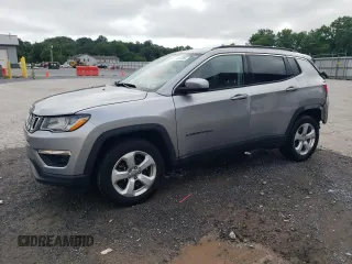 2019 Jeep Compass Latitude с VIN 3C4NJDBBXKT592599, выставлен на аукционе Copart как лот 64795795 с пробегом 83 331 миль миль и Списание • Salvage title. История ставок и продаж доступна на DreamBid. Изображение 1.