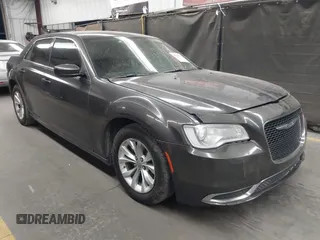 2016 Chrysler 300 Anniversary Edition z VIN 2C3CCAAG8GH235536, wystawiony jako IAAI lot #42047325 z przebiegiem 160 071 mil mil oraz . Historia ofert i sprzedaży dostępna na DreamBid. Obrazek 1.