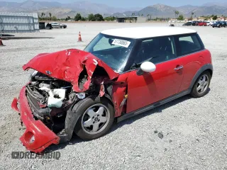 2011 MINI Hardtop z VIN WMWSU3C54BT183388, wystawiony jako Copart lot #57730865 z przebiegiem 145 224 mil mil oraz Szkody całkowita. Historia ofert i sprzedaży dostępna na DreamBid. Obrazek 1.