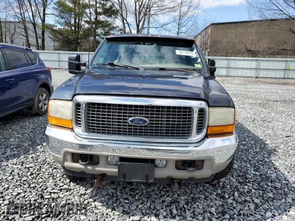 2001 Ford Excursion Limited with VIN 1FMNU43S81EB53398, listed as a Copart auction lot 52118415 with 229,052 mi miles and Clean title. Bid and sale history available at DreamBid. Image 5.