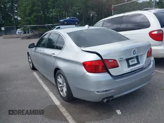 2014 BMW 5 Series 528i xDrive z VIN WBA5A7C51ED619786, wystawiony jako IAAI lot #42699350 z przebiegiem 101 872 mil mil oraz . Historia ofert i sprzedaży dostępna na DreamBid. Obrazek 3.