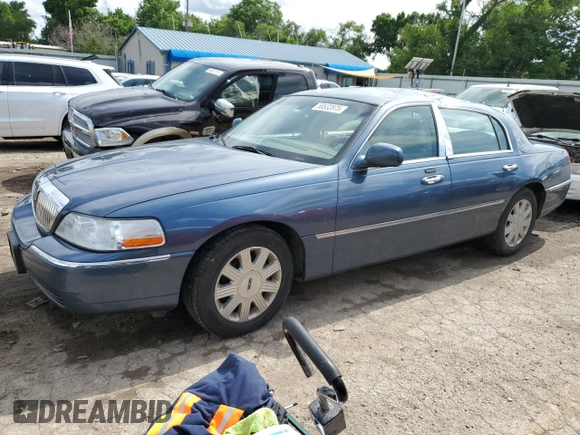 2005 Lincoln Town Car Signature Limited z VIN 1LNHM82W55Y647621, wystawiony jako Copart lot #58532875 z przebiegiem 77 336 mil mil oraz Szkoda całkowita • Salvage title. Historia ofert i sprzedaży dostępna na DreamBid. Obrazek 1.