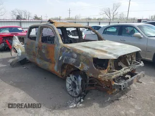 2015 Toyota Tacoma with VIN 5TFLU4EN2FX137373, listed as a IAAI auction lot 41776085 with 1 mi miles. Bid and sale history available at carsss.com. Image 1.