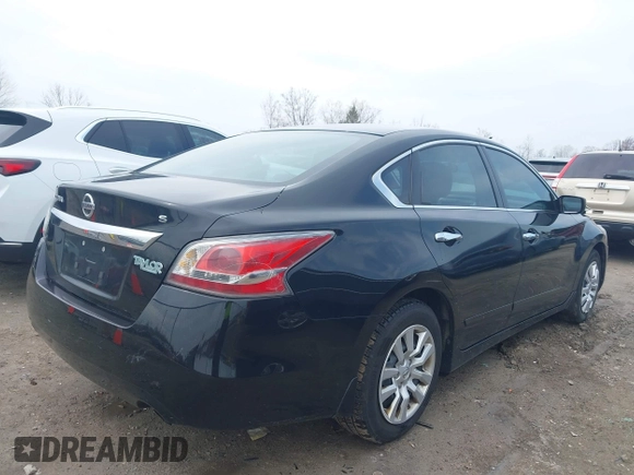 2015 Nissan Altima 2.5 SV with VIN 1N4AL3AP1FC582082, listed as a IAAI auction lot 42006657 with 132,343 mi miles. Bid and sale history available at carsss.com. Image 4.