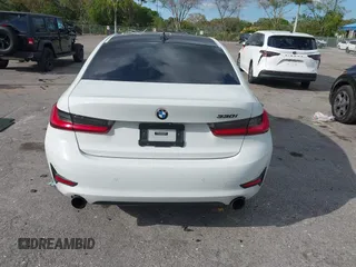 2019 BMW 3 Series 330i z VIN 3MW5R1J57K8A03673, wystawiony jako IAAI lot #41672322 z przebiegiem 72 083 mil mil oraz . Historia ofert i sprzedaży dostępna na DreamBid. Obrazek 16.