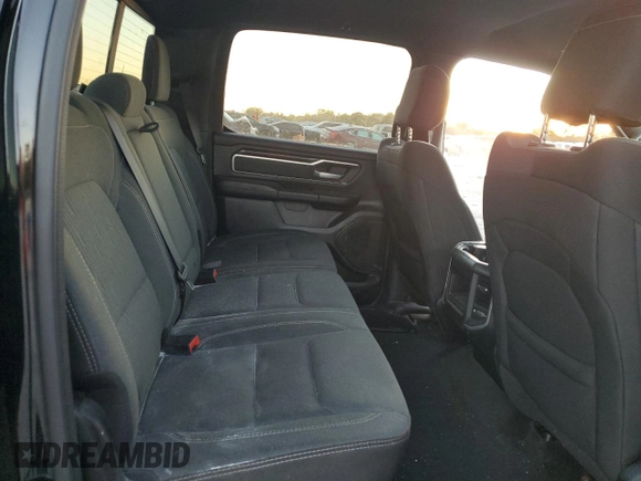 2021 Ram 1500 Big Horn z VIN 1C6RREFG2MN812561, wystawiony jako Copart lot #75305674 z przebiegiem Nie podano mil oraz Szkoda całkowita • Salvage title. Historia ofert i sprzedaży dostępna na DreamBid. Obrazek 11.