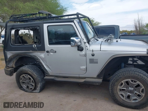 2008 Jeep Wrangler Sahara z VIN 1J4FA54158L640474, wystawiony jako IAAI lot #42243860 z przebiegiem 141 303 mil mil oraz . Historia ofert i sprzedaży dostępna na DreamBid. Obrazek 12.