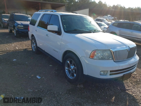 2005 Lincoln Navigator Luxury with VIN 5LMFU28575LJ14098, listed as a IAAI auction lot 41385570 with 244,580 mi miles. Bid and sale history available at carsss.com. Image 1.