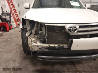 2011 Toyota Highlander with VIN 5TDBK3EHXBS069183, listed as a IAAI auction lot 41543896 with 221,490 mi miles. Bid and sale history available at carsss.com. Image 6.