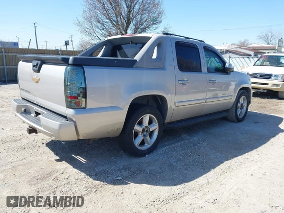 2007 Chevrolet Avalanche LTZ z VIN 3GNFK12357G117443, wystawiony jako IAAI lot #41988399 z przebiegiem Nie podano mil oraz . Historia ofert i sprzedaży dostępna na DreamBid. Obrazek 4.