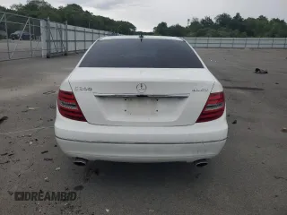 2013 Mercedes-Benz C 300 Sport z VIN WDDGF8ABXDA882988, wystawiony jako Copart lot #62464785 z przebiegiem 142 756 mil mil oraz Czysty tytuł • Clean title. Historia ofert i sprzedaży dostępna na DreamBid. Obrazek 6.