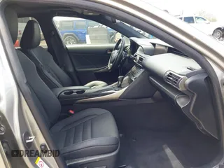2018 Lexus IS 300 z VIN JTHBA1D28J5073868, wystawiony jako IAAI lot #42346158 z przebiegiem 41 429 mil mil oraz . Historia ofert i sprzedaży dostępna na DreamBid. Obrazek 5.