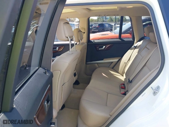 2012 Mercedes-Benz GLK-Class GLK 350 with VIN WDCGG5GB3CF830806, listed as a IAAI auction lot 41992892 with 83,248 mi miles. Bid and sale history available at carsss.com. Image 8.