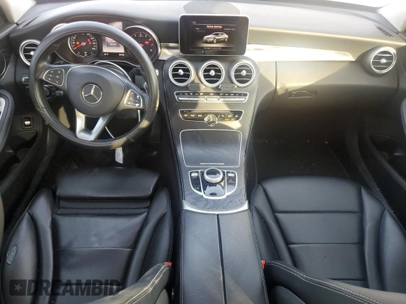 2017 Mercedes-Benz C 300 z VIN 55SWF4JB8HU209854, wystawiony jako Copart lot #56414705 z przebiegiem 54 762 mil mil oraz Szkoda całkowita • Salvage title. Historia ofert i sprzedaży dostępna na DreamBid. Obrazek 8.