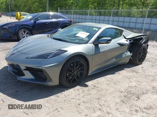 2024 Chevrolet Corvette 2LT z VIN 1G1YB2D43R5105307, wystawiony jako IAAI lot #42060470 z przebiegiem 9400 mil mil oraz . Historia ofert i sprzedaży dostępna na DreamBid. Obrazek 2.