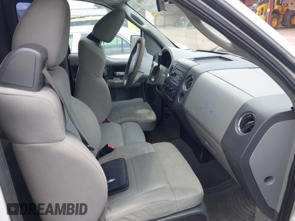 2007 Ford F-150 XL z VIN 1FTRF12W17NA74098, wystawiony jako IAAI lot #42462695 z przebiegiem 384 331 mil mil oraz . Historia ofert i sprzedaży dostępna na DreamBid. Obrazek 5.