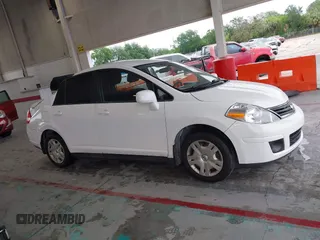 2010 Nissan Versa S с VIN 3N1BC1AP8AL391813, выставлен на аукционе IAAI как лот 42224883 с пробегом 103 839 миль миль и . История ставок и продаж доступна на DreamBid. Изображение 14.