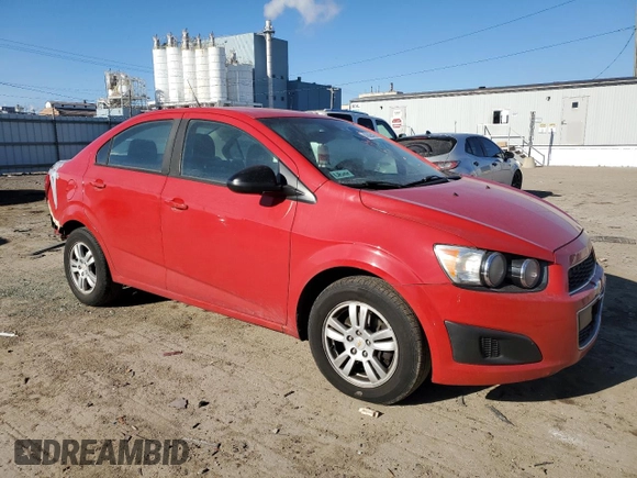 2012 Chevrolet Sonic LS z VIN 1G1JA5SH7C4152574, wystawiony jako Copart lot #43026435 z przebiegiem 150 407 mil mil oraz Szkoda całkowita • Salvage title. Historia ofert i sprzedaży dostępna na DreamBid. Obrazek 4.