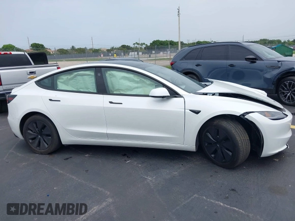 2025 Tesla Model 3 Long Range с VIN 5YJ3E1EA2SF981877, выставлен на аукционе IAAI как лот 42412352 с пробегом 1 967 миль миль и . История ставок и продаж доступна на DreamBid. Изображение 14.