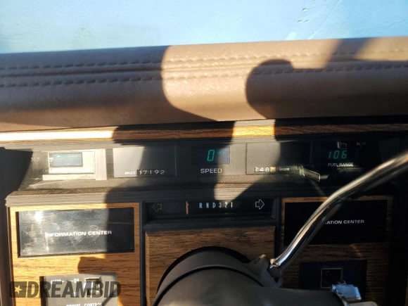 1985 Cadillac Eldorado z VIN 1G6EL5781FE647818, wystawiony jako Copart lot #77608224 z przebiegiem 7 192 mil mil oraz Czysty tytuł • Clean title. Historia ofert i sprzedaży dostępna na DreamBid. Obrazek 9.