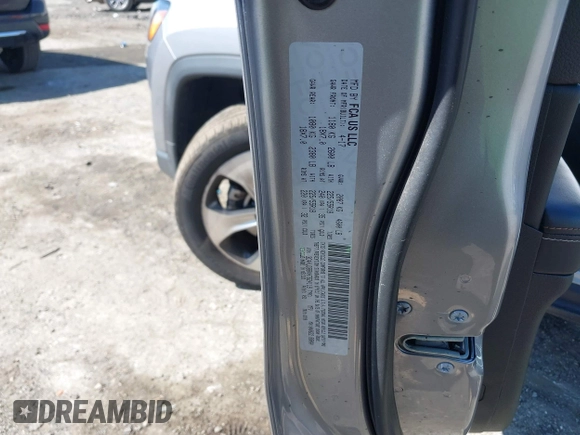2017 Jeep Compass Latitude with VIN 3C4NJDBBXHT624119, listed as a IAAI auction lot 41827524 with 51,163 mi miles. Bid and sale history available at carsss.com. Image 9.