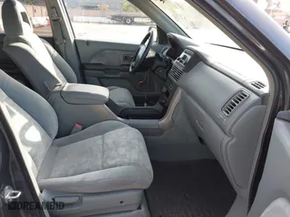 2004 Honda Pilot EX with VIN 2HKYF18414H589485, listed as a IAAI auction lot 42100822 with 172,254 mi miles. Bid and sale history available at carsss.com. Image 5.
