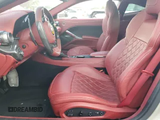 2014 Ferrari F12 z VIN ZFF74UFAXE0202704, wystawiony jako Copart lot #73676684 z przebiegiem Nie podano mil oraz Szkody całkowita. Historia ofert i sprzedaży dostępna na DreamBid. Obrazek 7.