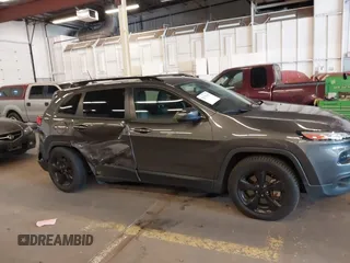 2018 Jeep Cherokee Latitude с VIN 1C4PJMCX8JD526558, выставлен на аукционе IAAI как лот 42396415 с пробегом 81 049 миль миль и . История ставок и продаж доступна на DreamBid. Изображение 13.