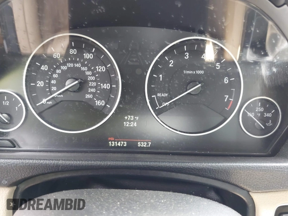 2013 BMW 3 Series 328i xDrive с VIN WBA3B5C55DF592295, выставлен на аукционе IAAI как лот 42231213 с пробегом 131 473 миль миль и . История ставок и продаж доступна на DreamBid. Изображение 7.