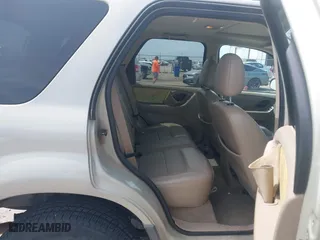 2005 Ford Escape XLT with VIN 1FMYU93135KC70928, listed as a IAAI auction lot 42102594 with 107,225 mi miles. Bid and sale history available at carsss.com. Image 8.