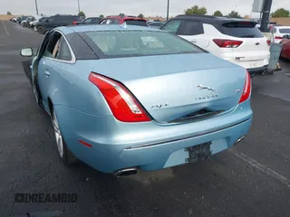 2013 Jaguar XJ with VIN SAJWA2GB2DLV40403, listed as a IAAI auction lot 41906194 with 1 mi miles. Bid and sale history available at carsss.com. Image 3.