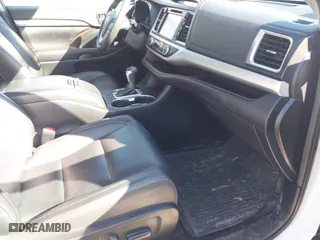 2019 Toyota Highlander SE with VIN 5TDJZRFH2KS623101, listed as a IAAI auction lot 41676210 with 65,697 mi miles. Bid and sale history available at carsss.com. Image 5.