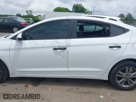 2017 Hyundai Elantra SE z VIN 5NPD84LF5HH132588, wystawiony jako IAAI lot #42380298 z przebiegiem 35 495 mil mil oraz . Historia ofert i sprzedaży dostępna na DreamBid. Obrazek 14.