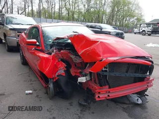2014 Ford Mustang V6 z VIN 1ZVBP8AM3E5271971, wystawiony jako IAAI lot #42145670 z przebiegiem 77 466 mil mil oraz . Historia ofert i sprzedaży dostępna na DreamBid. Obrazek 6.
