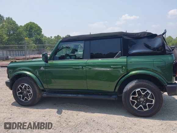 2024 Ford Bronco Outer Banks z VIN 1FMEE8BPXRLA06492, wystawiony jako IAAI lot #42365356 z przebiegiem 17 565 mil mil oraz . Historia ofert i sprzedaży dostępna na DreamBid. Obrazek 14.