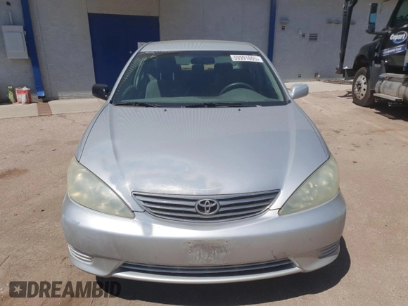 2006 Toyota Camry STD z VIN 4T1BE32K66U660454, wystawiony jako Copart lot #59991605 z przebiegiem 321 820 mil mil oraz Czysty tytuł • Clean title. Historia ofert i sprzedaży dostępna na DreamBid. Obrazek 5.