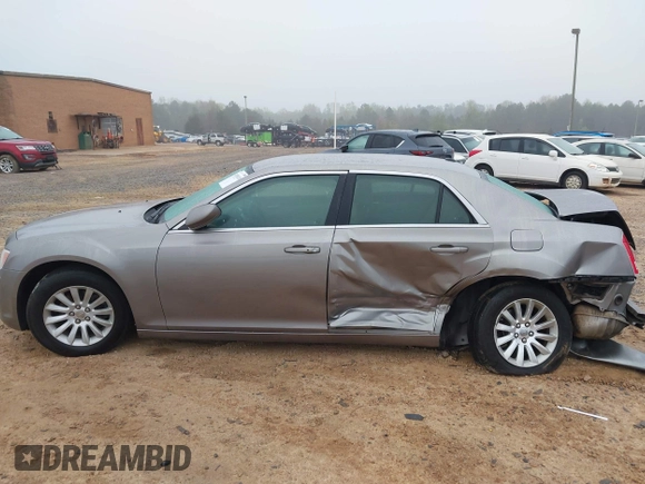 2014 Chrysler 300 z VIN 2C3CCAAG5EH200370, wystawiony jako IAAI lot #41938110 z przebiegiem 83 861 mil mil oraz . Historia ofert i sprzedaży dostępna na DreamBid. Obrazek 13.