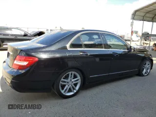 2013 Mercedes-Benz C 250 Sport z VIN WDDGF4HB9DA754630, wystawiony jako Copart lot #56878755 z przebiegiem 181 668 mil mil oraz Szkoda całkowita • Salvage title. Historia ofert i sprzedaży dostępna na DreamBid. Obrazek 3.