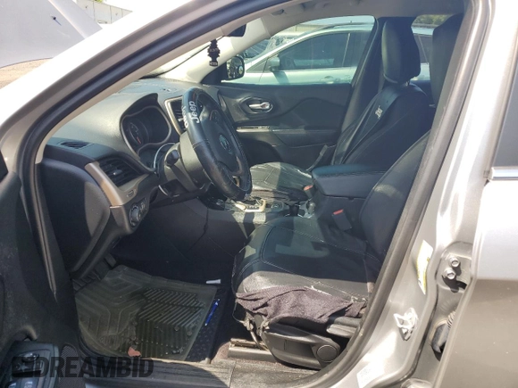 2017 Jeep Cherokee Latitude z VIN 1C4PJMCB5HW545460, wystawiony jako Copart lot #56350065 z przebiegiem 87 873 mil mil oraz Szkoda całkowita • Salvage title. Historia ofert i sprzedaży dostępna na DreamBid. Obrazek 7.